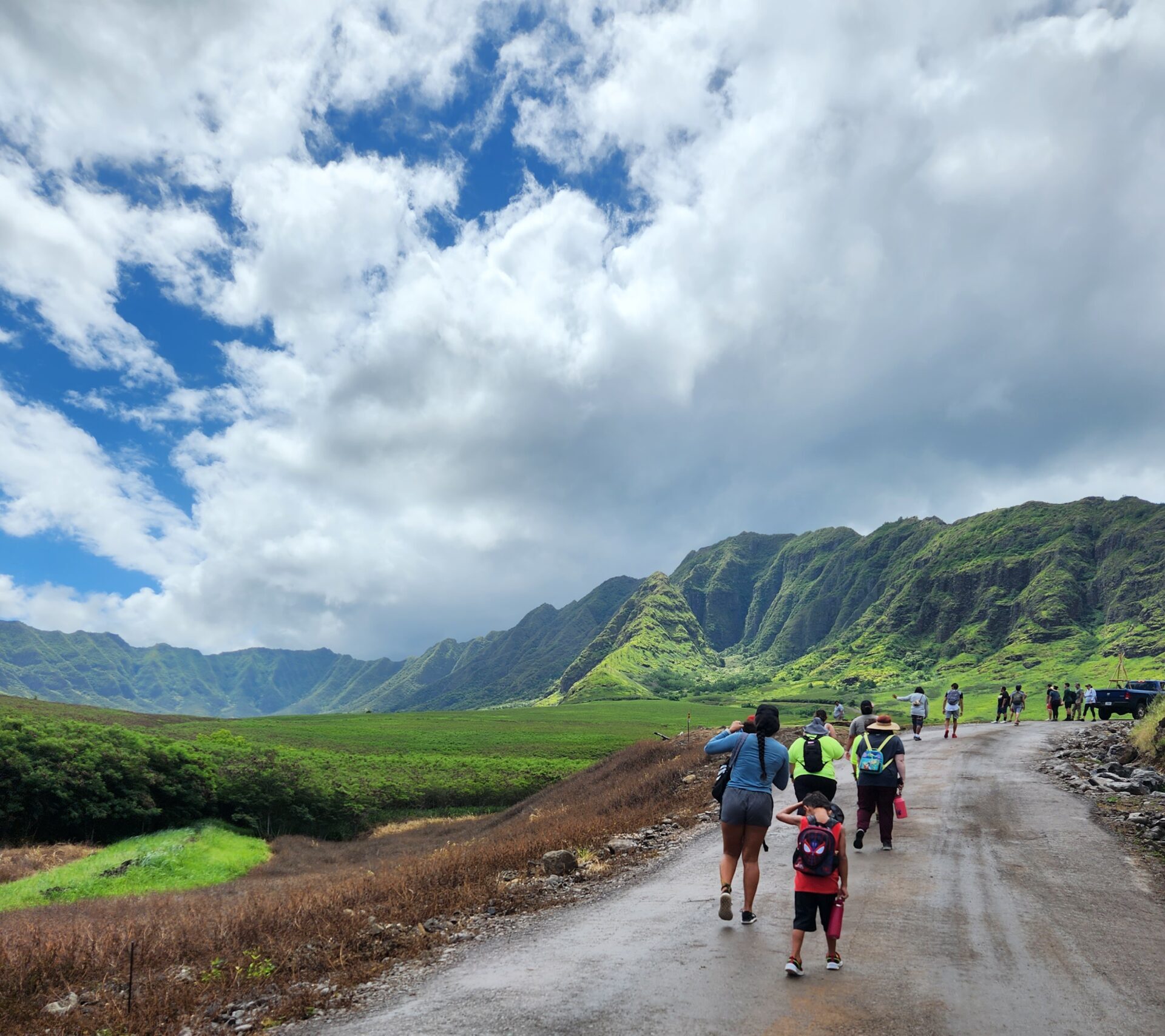 Nā ʻŌpio Aloha ʻĀina learn the history of Mākua Valley - Hawaiʻi Peace ...